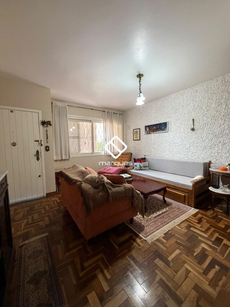 Casa com 3 quartos, 2 banheiros e 233m² à venda no bairro Centro, Pelotas