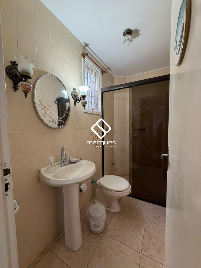 Casa com 3 quartos, 2 banheiros e 233m² à venda no bairro Centro, Pelotas