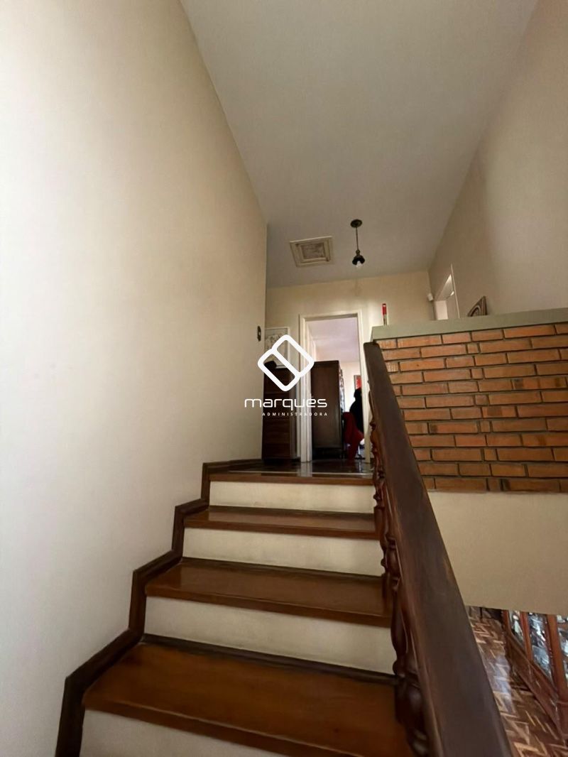 Casa com 3 quartos, 2 banheiros e 233m² à venda no bairro Centro, Pelotas