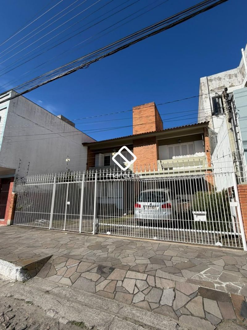 Casa com 3 quartos, 2 banheiros e 233m² à venda no bairro Centro, Pelotas