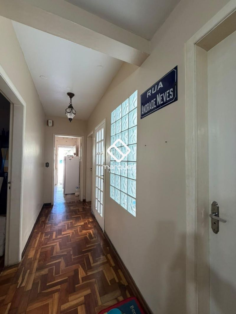 Casa com 3 quartos, 2 banheiros e 233m² à venda no bairro Centro, Pelotas