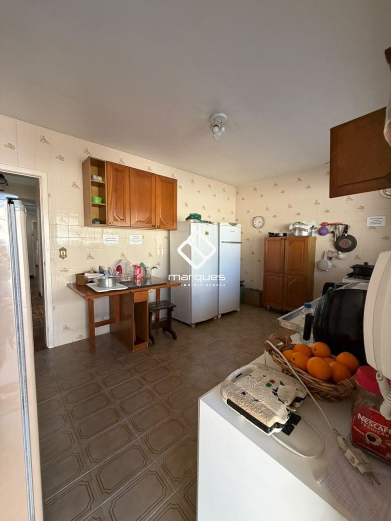 Casa com 3 quartos, 2 banheiros e 233m² à venda no bairro Centro, Pelotas