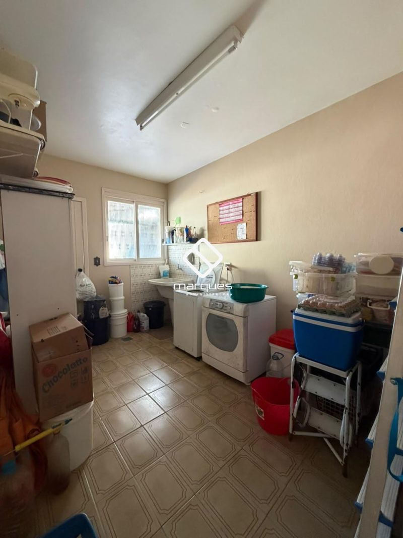 Casa com 3 quartos, 2 banheiros e 233m² à venda no bairro Centro, Pelotas