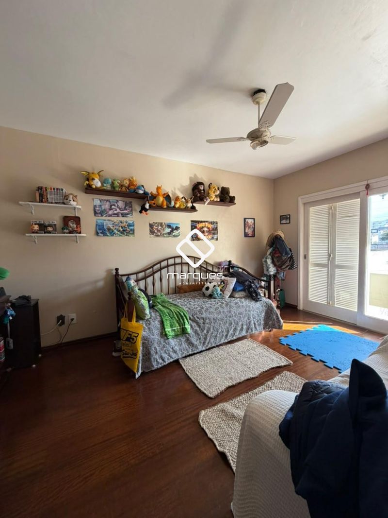 Casa com 3 quartos, 2 banheiros e 233m² à venda no bairro Centro, Pelotas