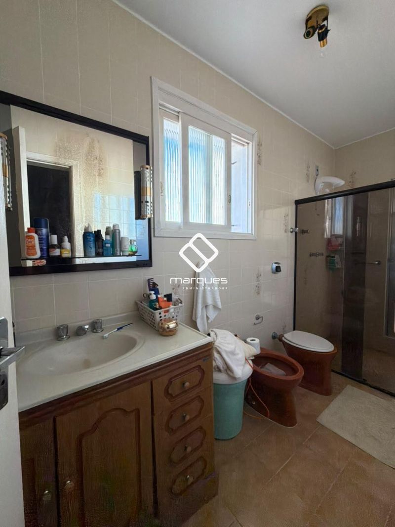 Casa com 3 quartos, 2 banheiros e 233m² à venda no bairro Centro, Pelotas