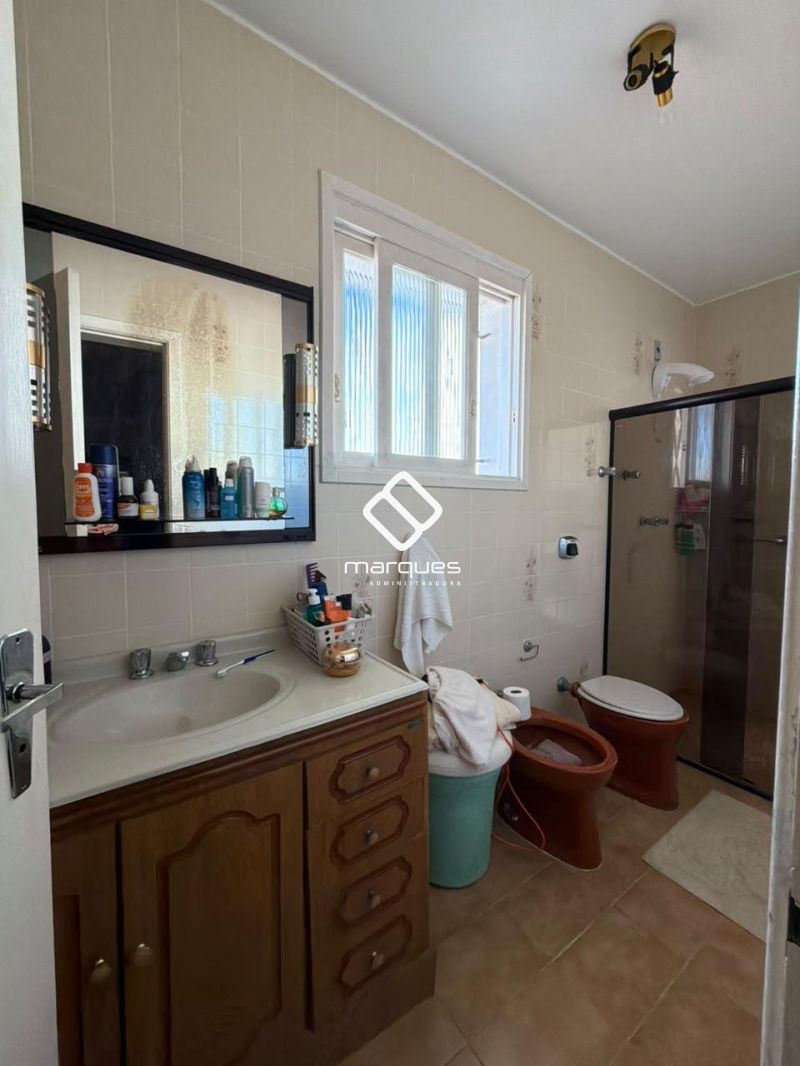 Casa com 3 quartos, 2 banheiros e 233m² à venda no bairro Centro, Pelotas