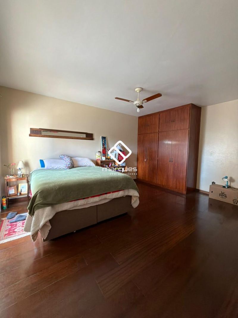 Casa com 3 quartos, 2 banheiros e 233m² à venda no bairro Centro, Pelotas