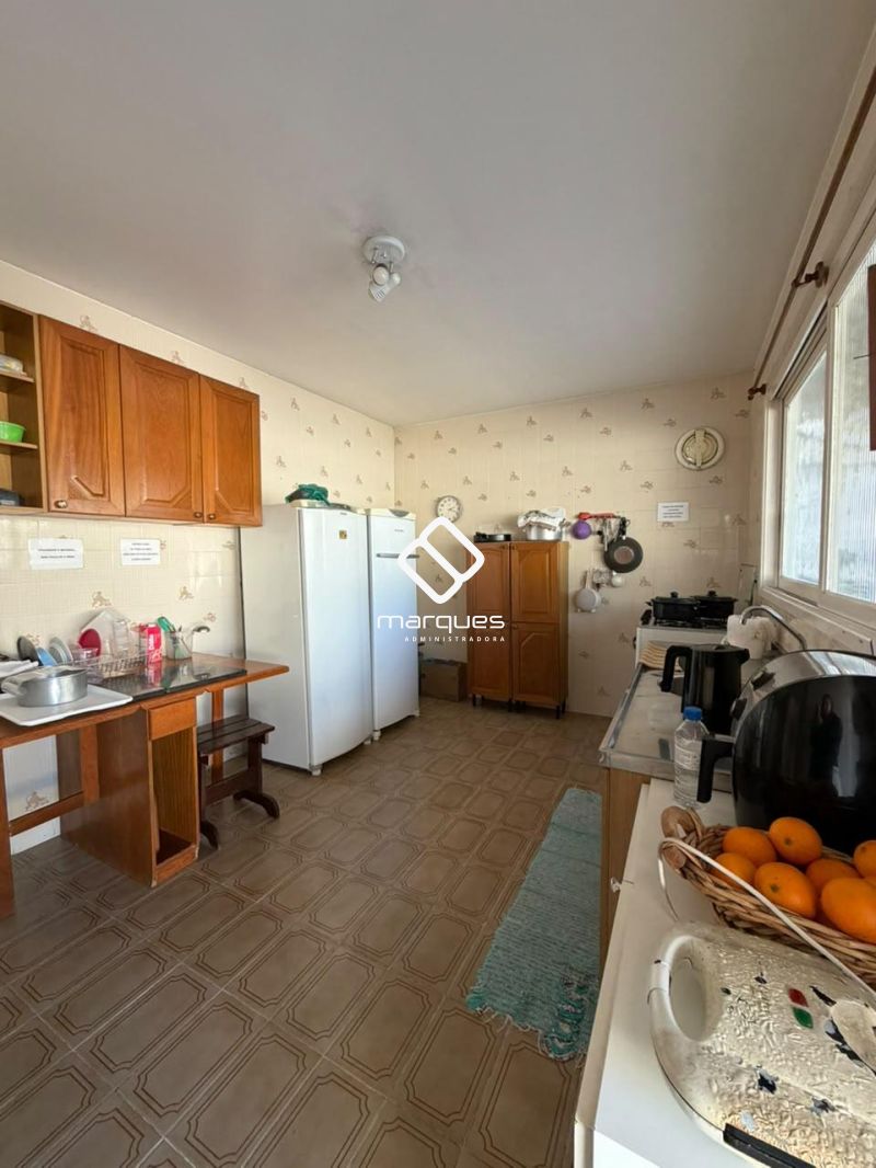 Casa com 3 quartos, 2 banheiros e 233m² à venda no bairro Centro, Pelotas