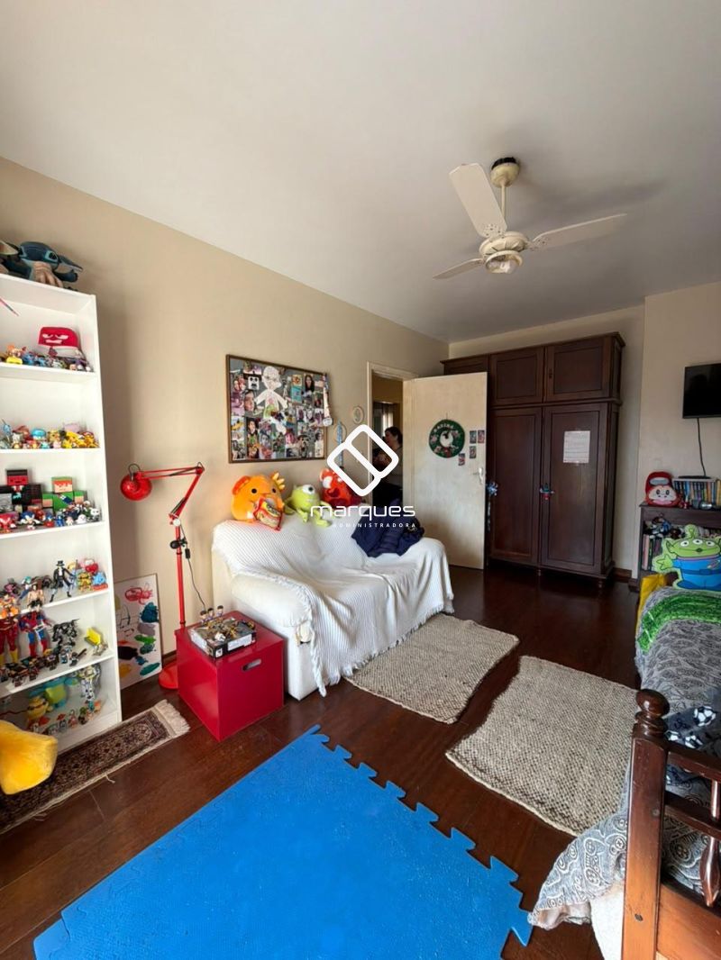 Casa com 3 quartos, 2 banheiros e 233m² à venda no bairro Centro, Pelotas