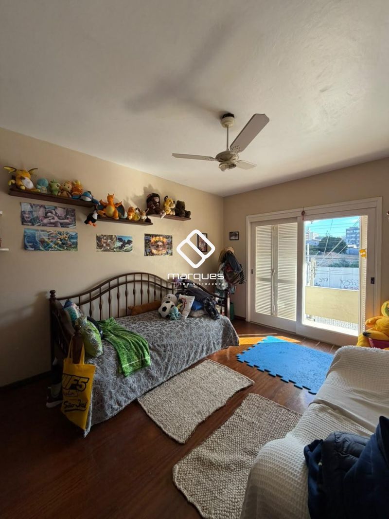 Casa com 3 quartos, 2 banheiros e 233m² à venda no bairro Centro, Pelotas