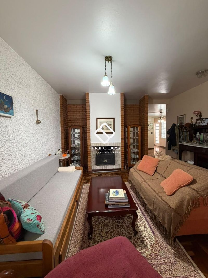 Casa com 3 quartos, 2 banheiros e 233m² à venda no bairro Centro, Pelotas