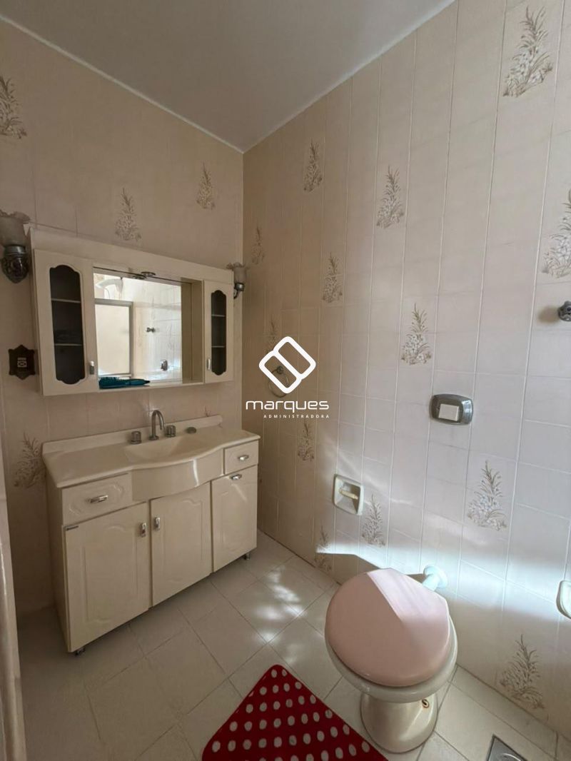 Casa com 3 quartos, 2 banheiros e 233m² à venda no bairro Centro, Pelotas