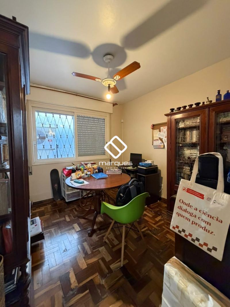 Casa com 3 quartos, 2 banheiros e 233m² à venda no bairro Centro, Pelotas