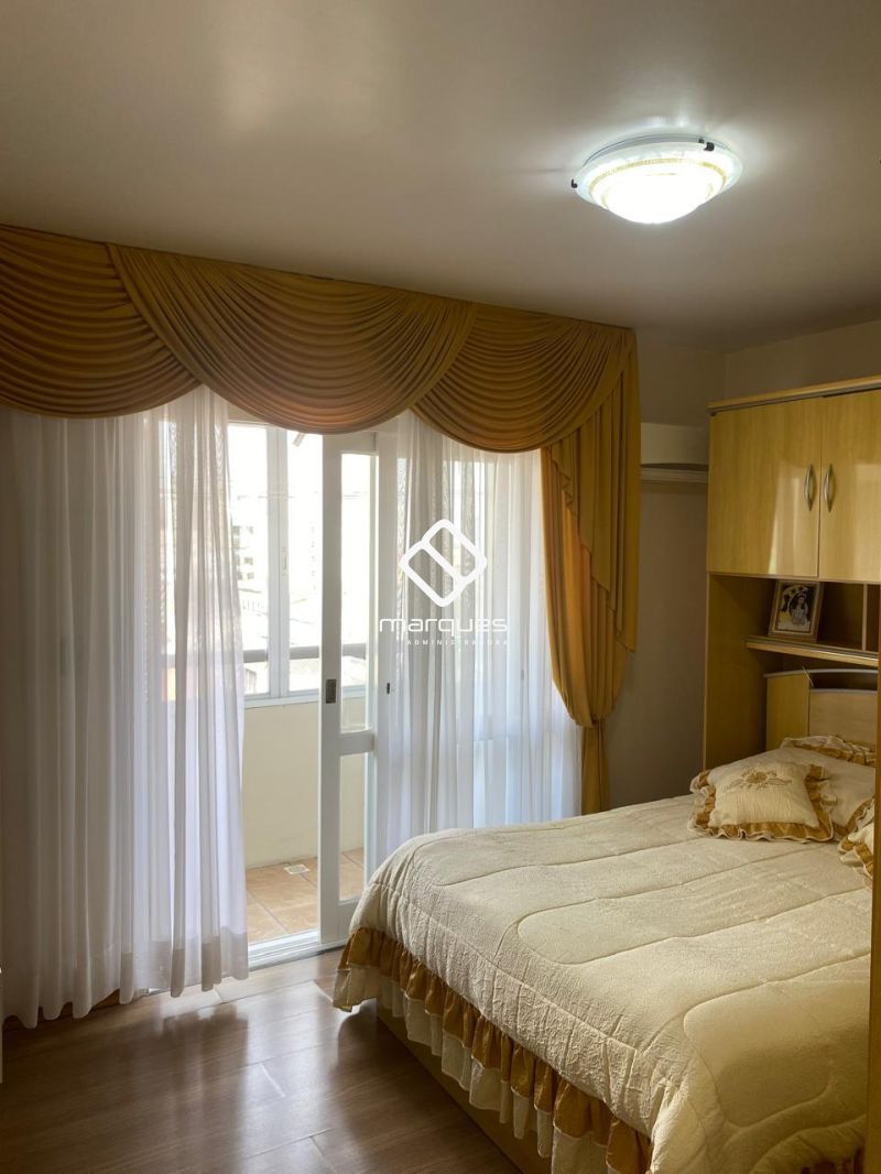 Apartamento com 3 quartos, 2 banheiros e 122m² à venda no bairro Centro, Pelotas
