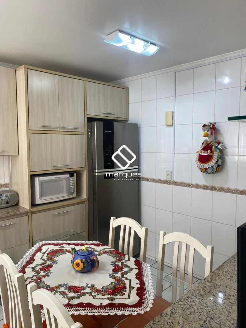 Apartamento com 3 quartos, 2 banheiros e 122m² à venda no bairro Centro, Pelotas