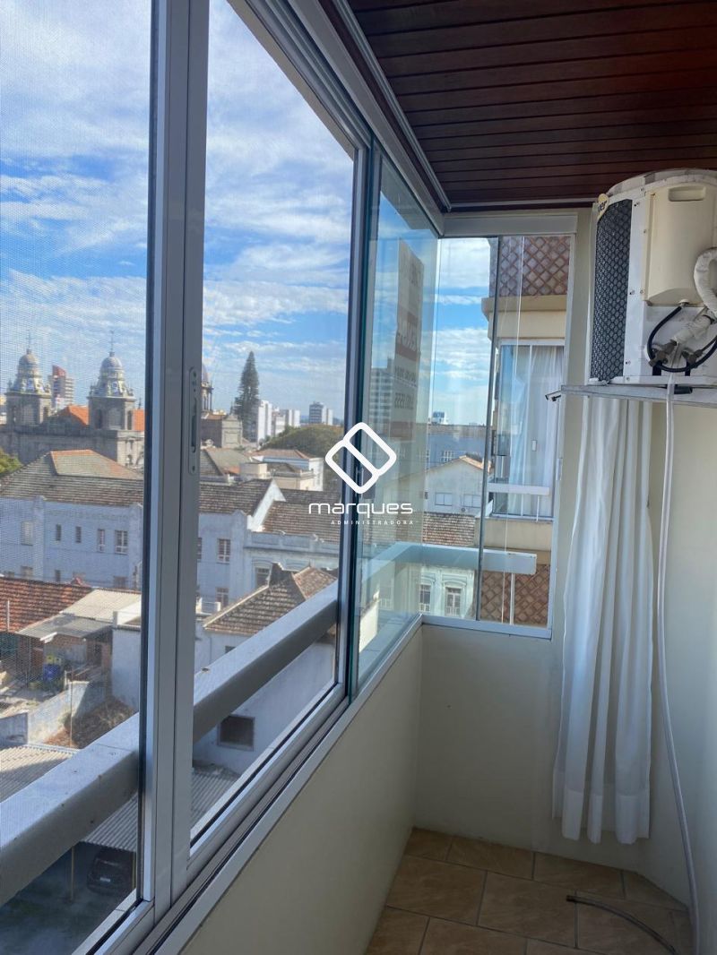 Apartamento com 3 quartos, 2 banheiros e 122m² à venda no bairro Centro, Pelotas