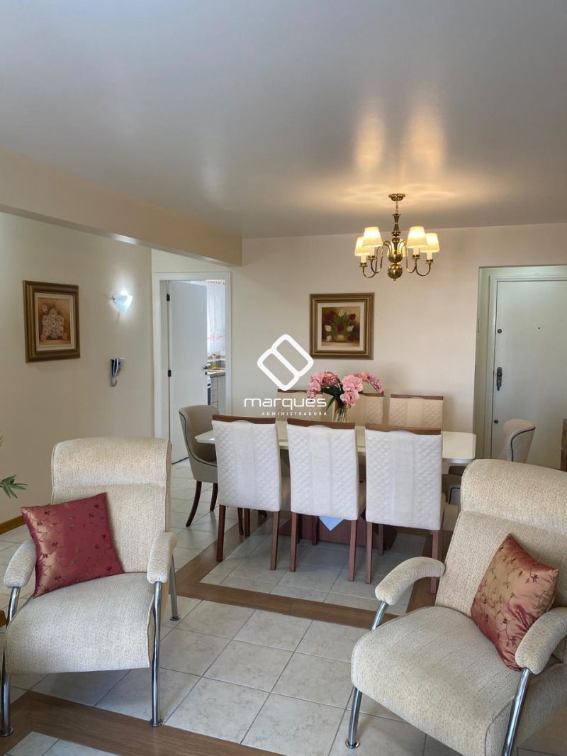 Apartamento com 3 quartos, 2 banheiros e 122m² à venda no bairro Centro, Pelotas