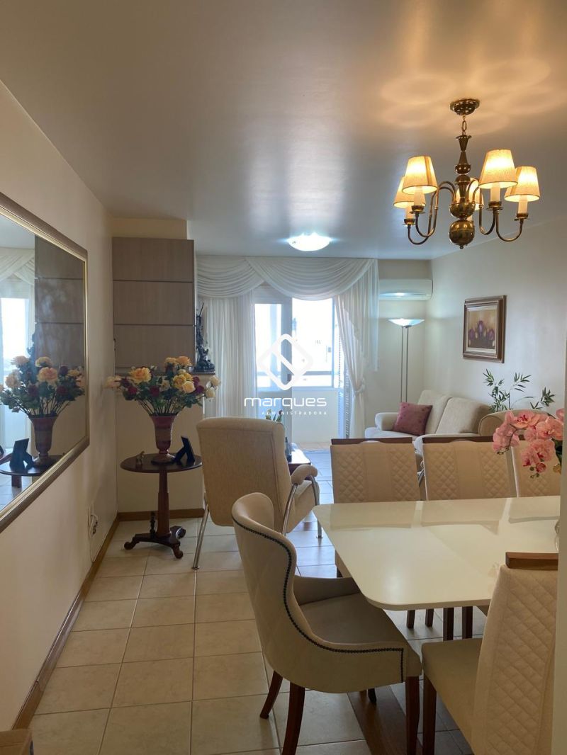 Apartamento com 3 quartos, 2 banheiros e 122m² à venda no bairro Centro, Pelotas