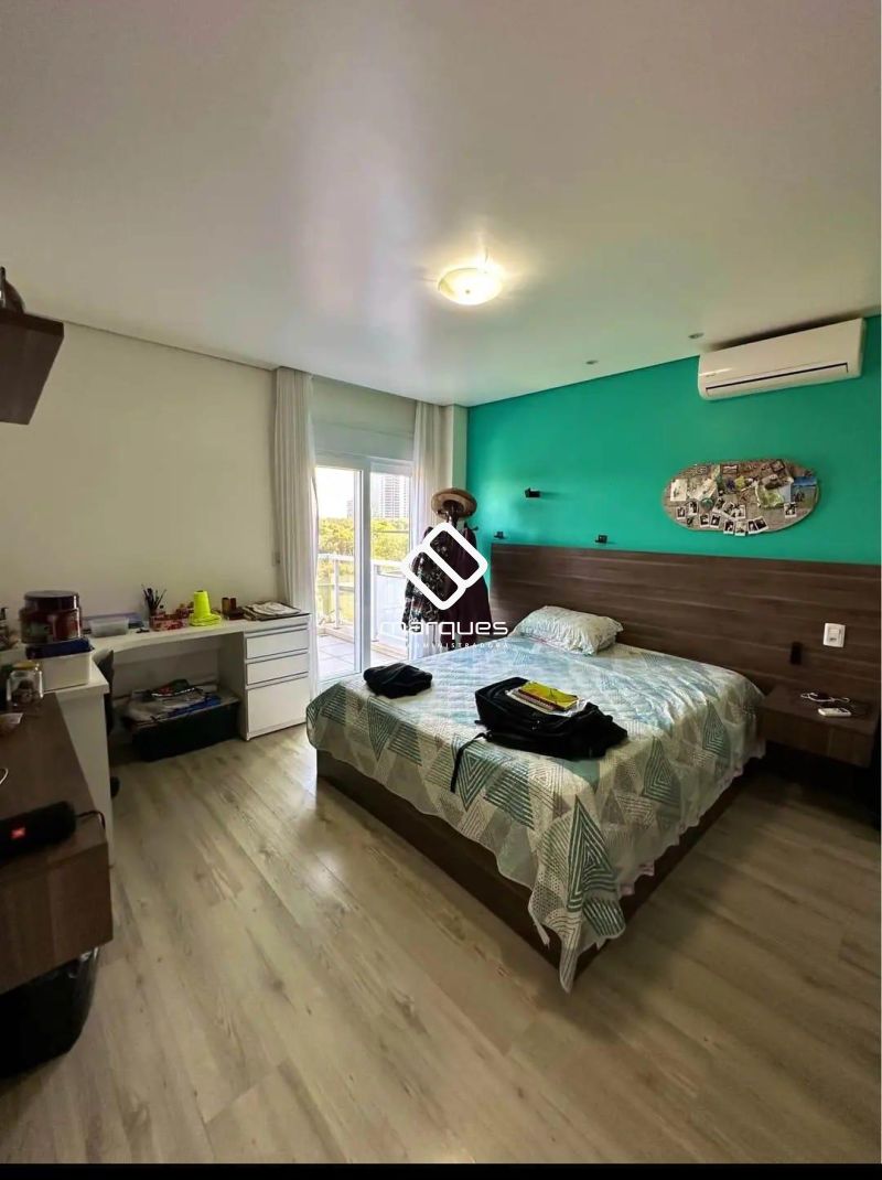 Casa de Condomínio com 4 banheiros e 250m² à venda no bairro São Gonçalo, Pelotas