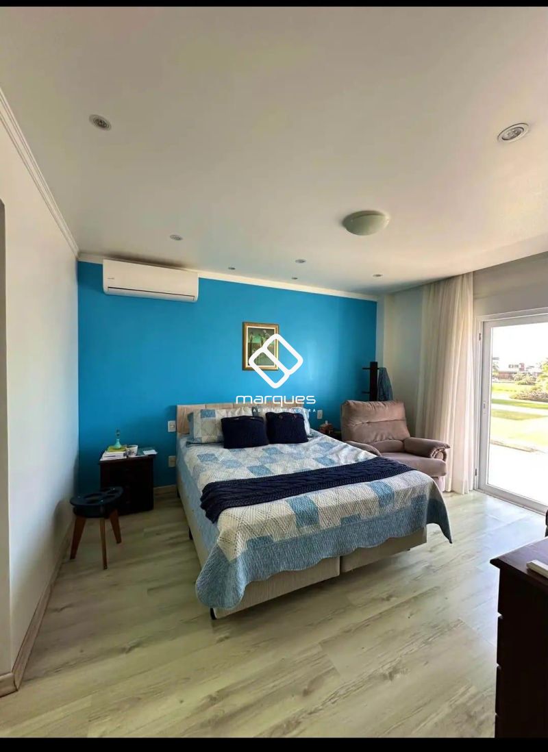 Casa de Condomínio com 4 banheiros e 250m² à venda no bairro São Gonçalo, Pelotas
