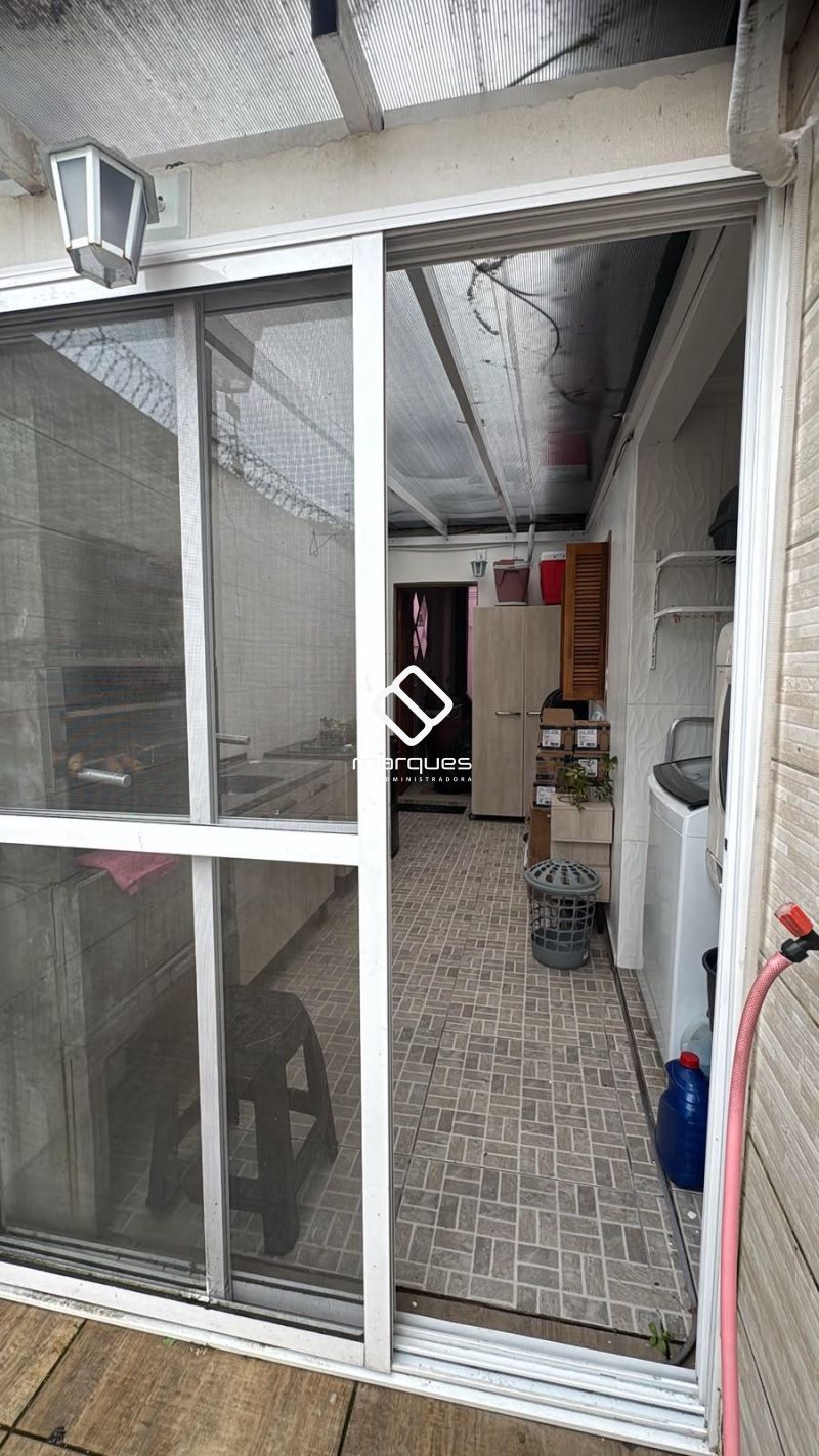 Casa com 2 quartos, 1 banheiro e 80m² à venda no bairro Areal, Pelotas