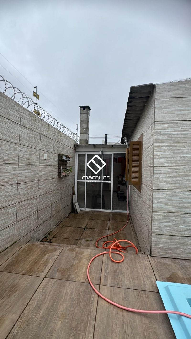 Casa com 2 quartos, 1 banheiro e 80m² à venda no bairro Areal, Pelotas