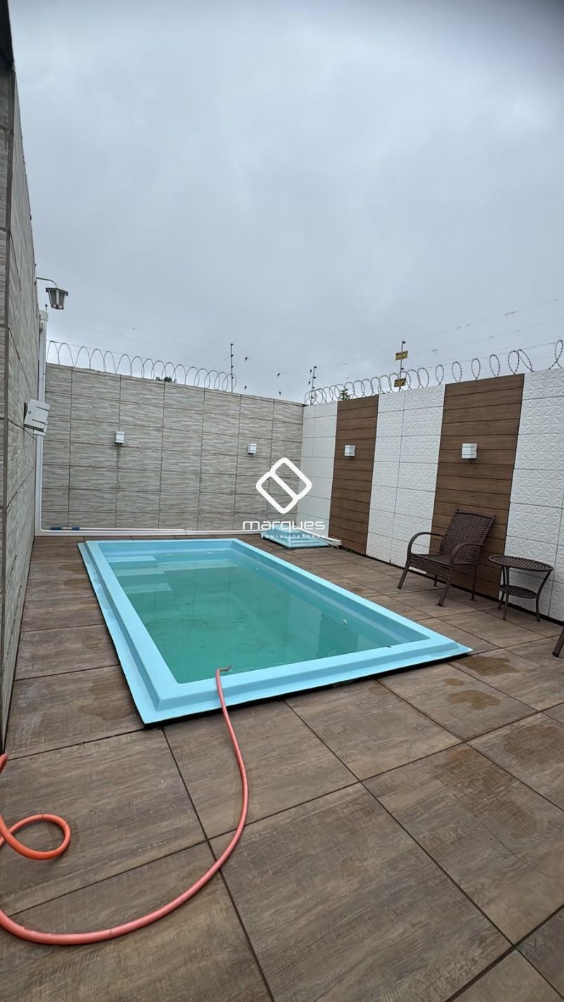 Casa com 2 quartos, 1 banheiro e 80m² à venda no bairro Areal, Pelotas