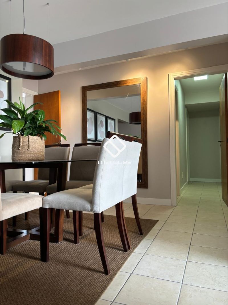Apartamento com 3 quartos, 2 banheiros e 118m² à venda no bairro Centro, Pelotas