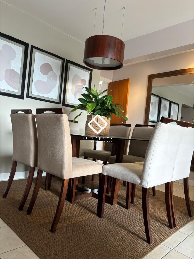 Apartamento com 3 quartos, 2 banheiros e 118m² à venda no bairro Centro, Pelotas