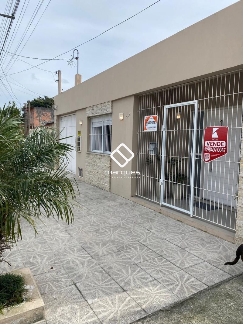 Casa com 3 quartos, 3 banheiros e 228m² à venda no bairro Três Vendas, Pelotas