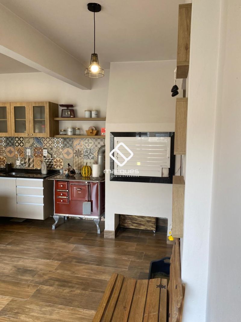Casa com 3 quartos, 3 banheiros e 228m² à venda no bairro Três Vendas, Pelotas