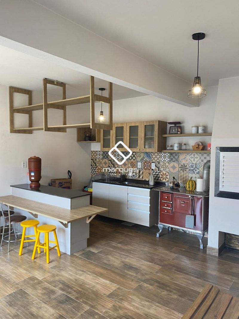Casa com 3 quartos, 3 banheiros e 228m² à venda no bairro Três Vendas, Pelotas