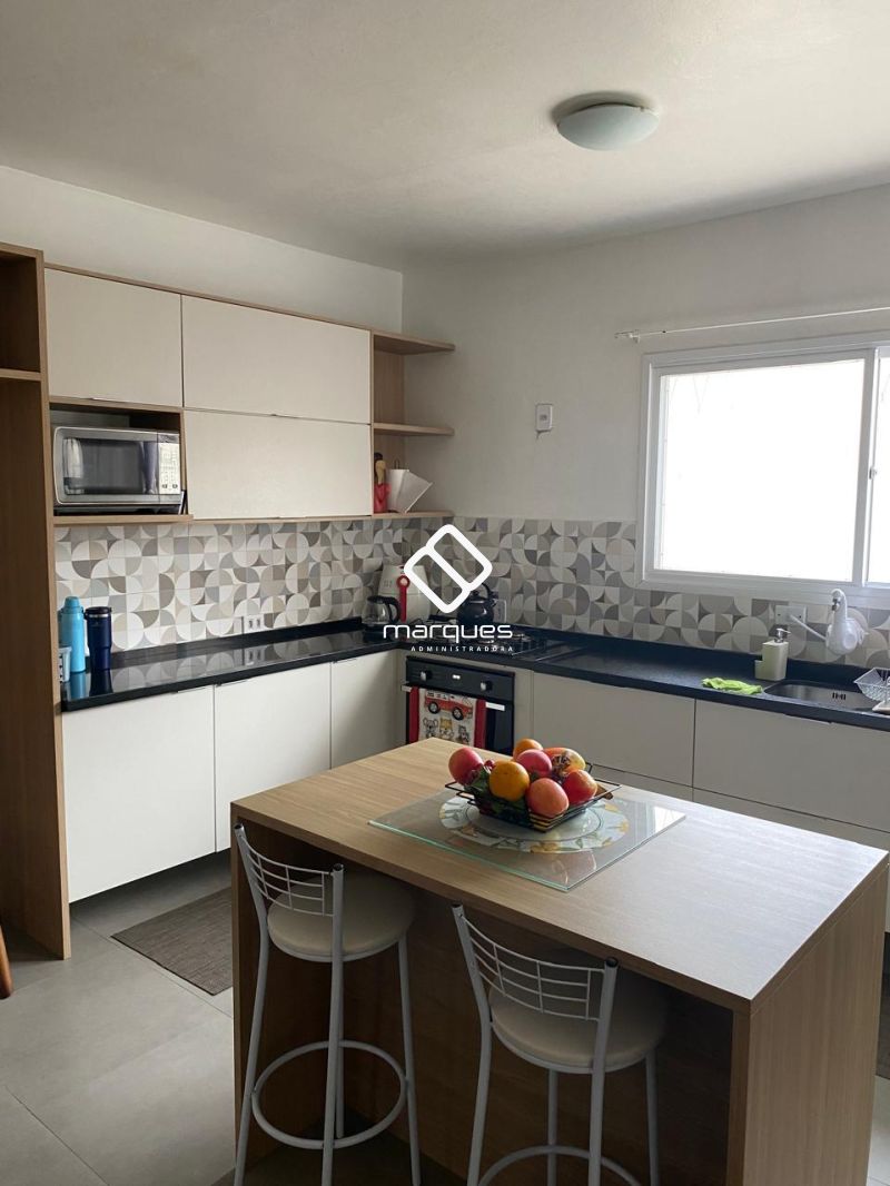 Casa com 3 quartos, 3 banheiros e 228m² à venda no bairro Três Vendas, Pelotas