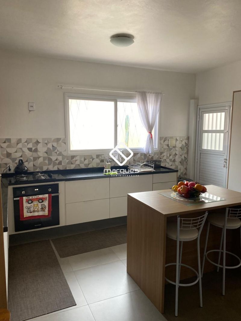 Casa com 3 quartos, 3 banheiros e 228m² à venda no bairro Três Vendas, Pelotas