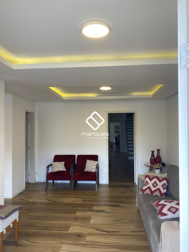 Casa com 3 quartos, 3 banheiros e 228m² à venda no bairro Três Vendas, Pelotas