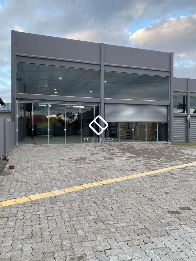 Prédio Comercial com 321m² à venda no bairro Laranjal, Pelotas