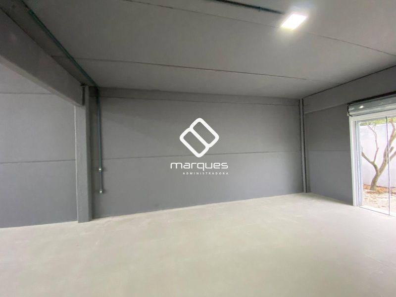Prédio Comercial com 321m² à venda no bairro Laranjal, Pelotas