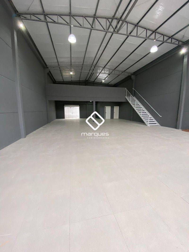 Prédio Comercial com 321m² à venda no bairro Laranjal, Pelotas