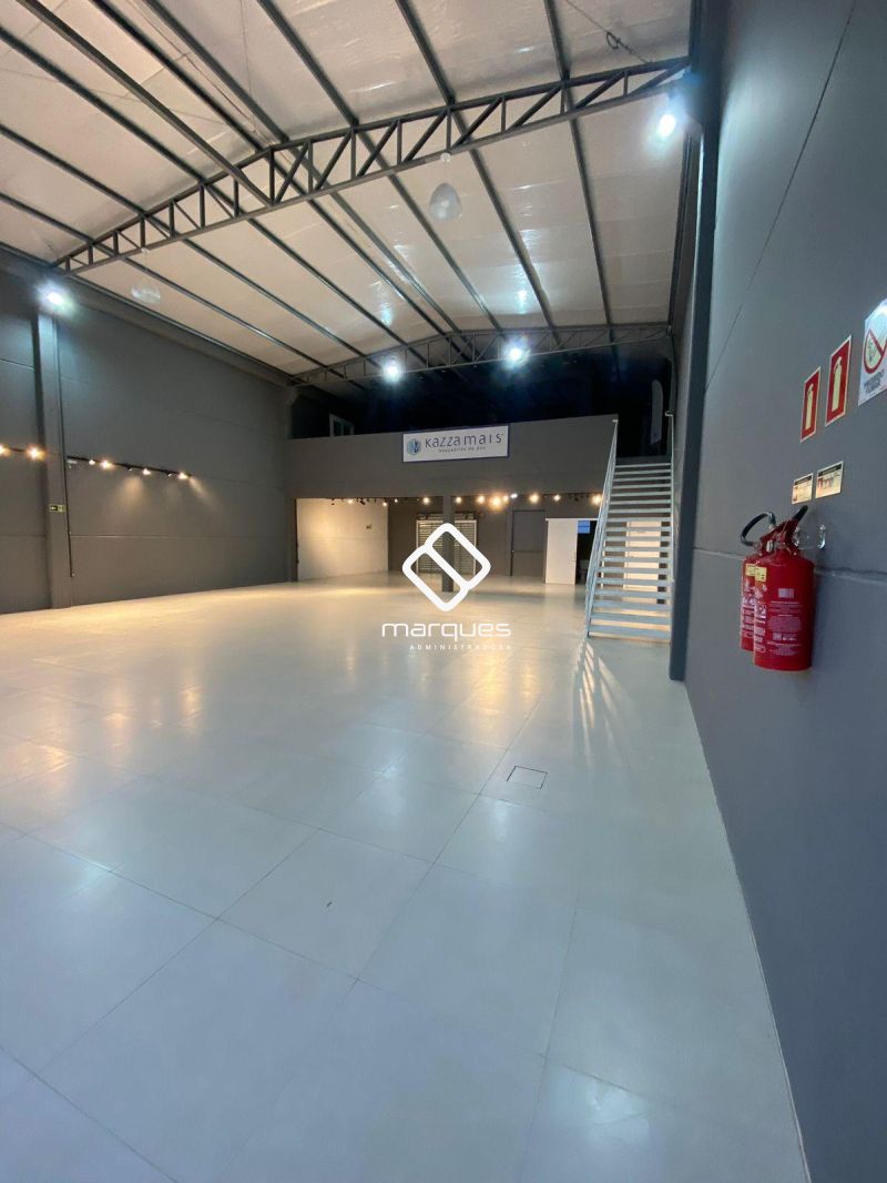 Prédio Comercial com 321m² à venda no bairro Laranjal, Pelotas