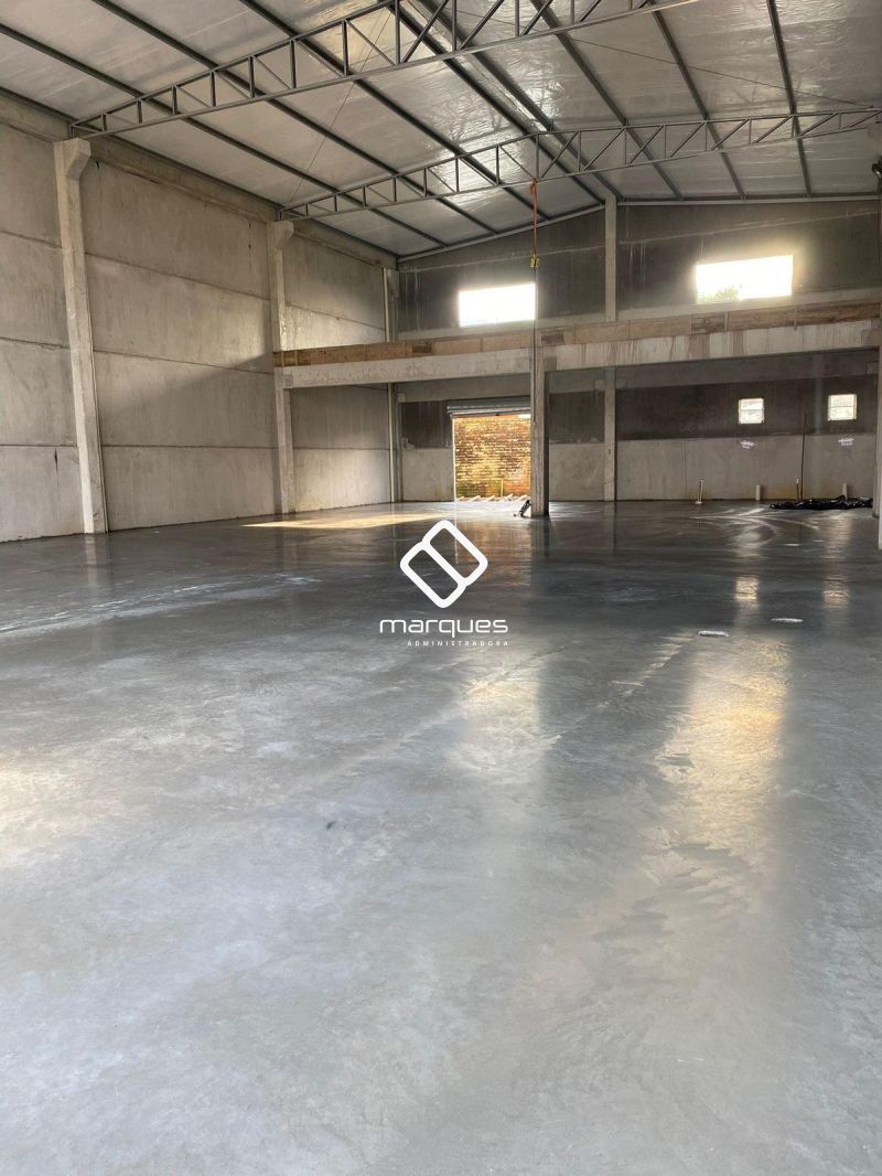 Prédio Comercial com 321m² à venda no bairro Laranjal, Pelotas