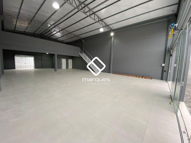 Prédio Comercial com 321m² à venda no bairro Laranjal, Pelotas