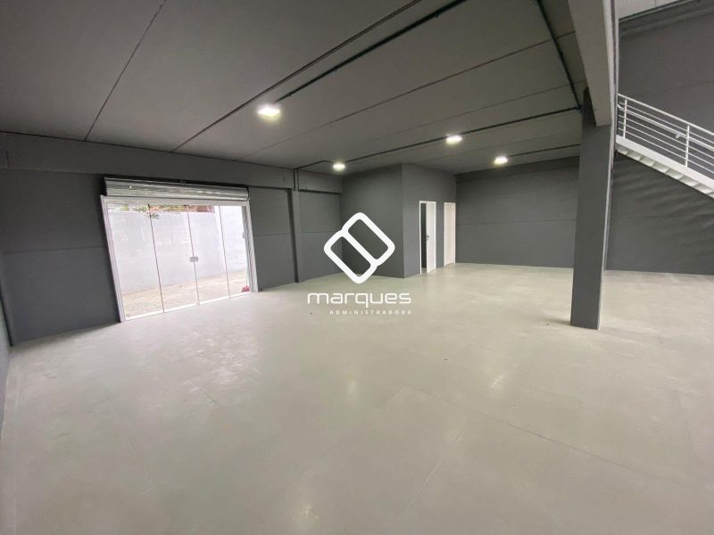 Prédio Comercial com 321m² à venda no bairro Laranjal, Pelotas