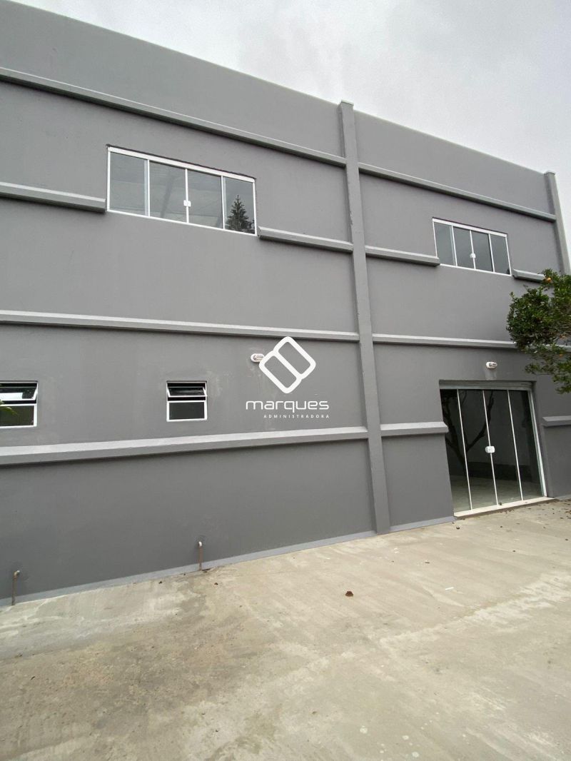 Prédio Comercial com 321m² à venda no bairro Laranjal, Pelotas