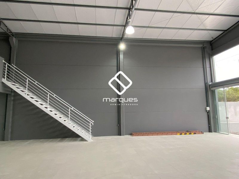 Prédio Comercial com 321m² à venda no bairro Laranjal, Pelotas
