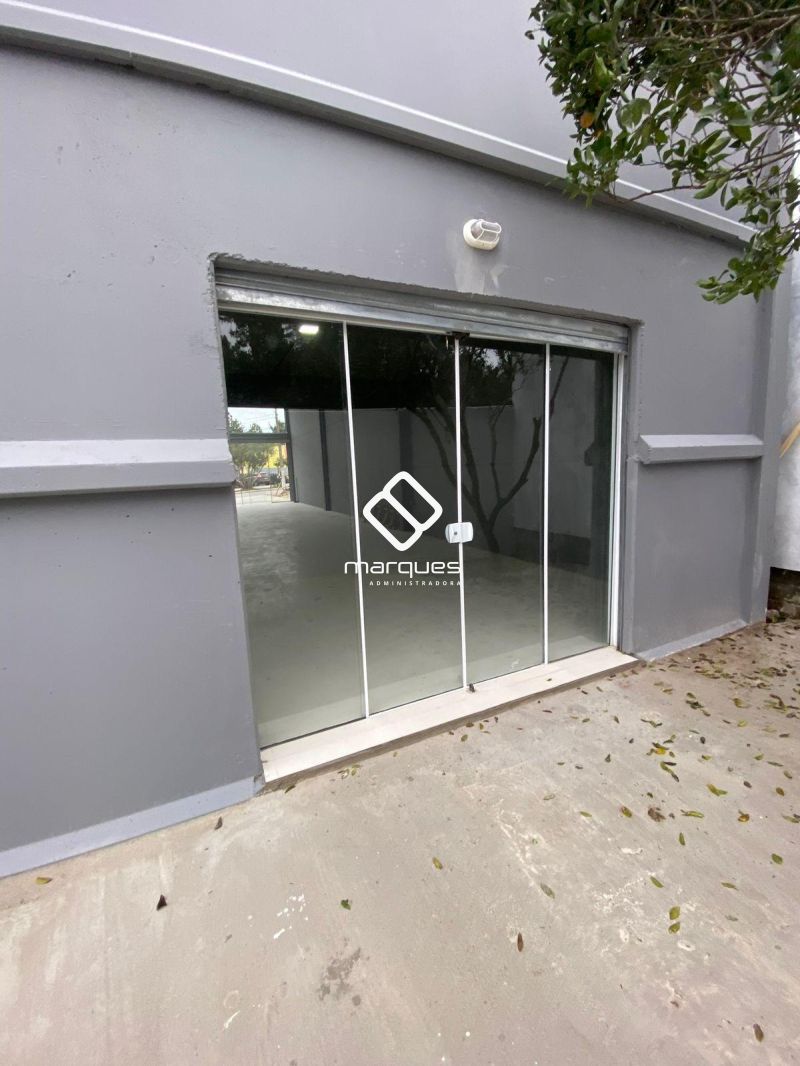 Prédio Comercial com 321m² à venda no bairro Laranjal, Pelotas
