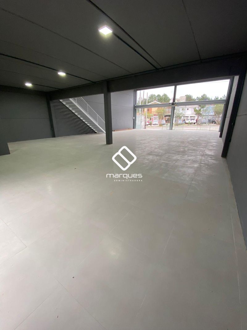 Prédio Comercial com 321m² à venda no bairro Laranjal, Pelotas