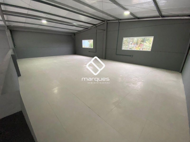 Prédio Comercial com 321m² à venda no bairro Laranjal, Pelotas