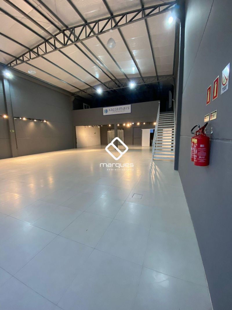 Prédio Comercial com 321m² à venda no bairro Laranjal, Pelotas