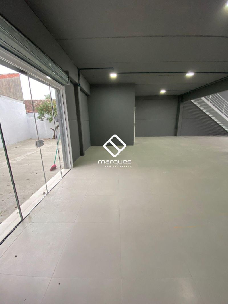Prédio Comercial com 321m² à venda no bairro Laranjal, Pelotas