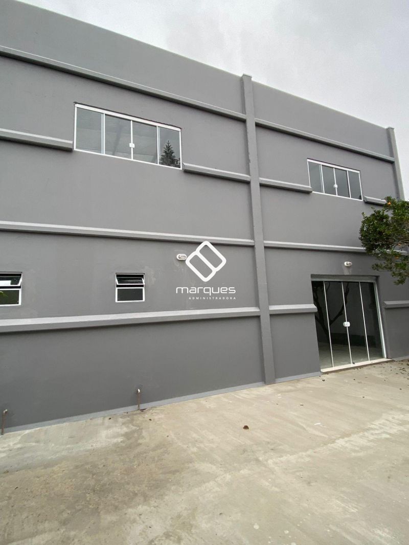 Prédio Comercial com 321m² à venda no bairro Laranjal, Pelotas